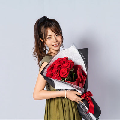 12本のバラの花束