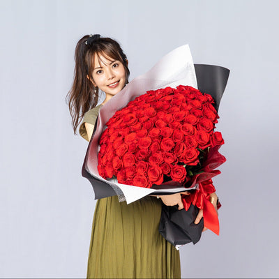 100本のバラの花束