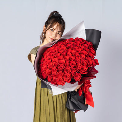 108本のバラの花束
